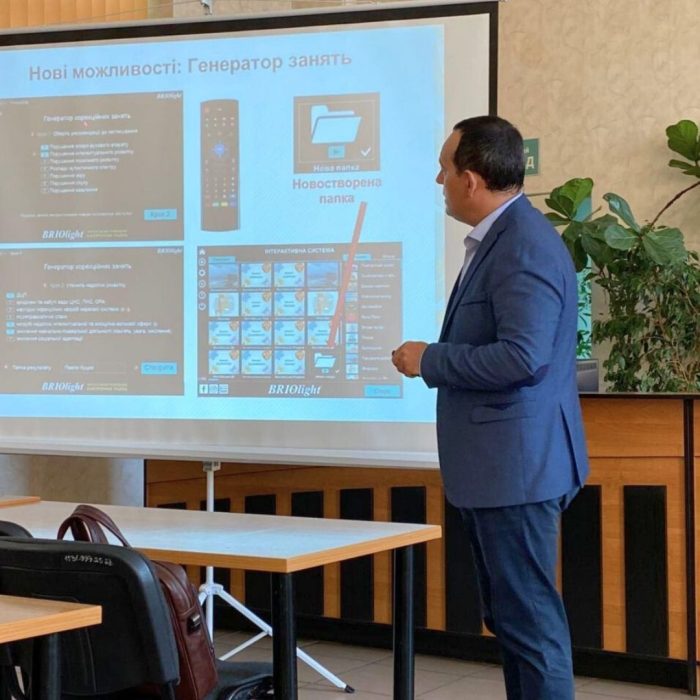 education-briolight-1080-1080-3